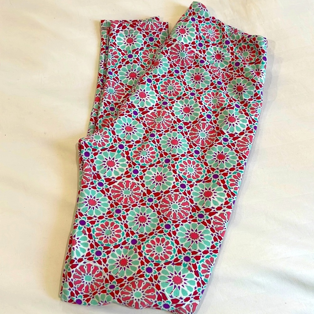 NWOT LuLaRoe One Size Leggings Medallion Print